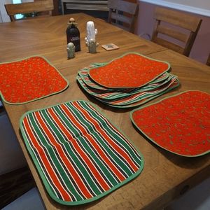 Set of 8 cloth place mats double sided